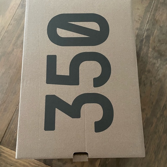 Yeezy 350 men’s size 12 dark carbon baluga - Picture 5 of 6